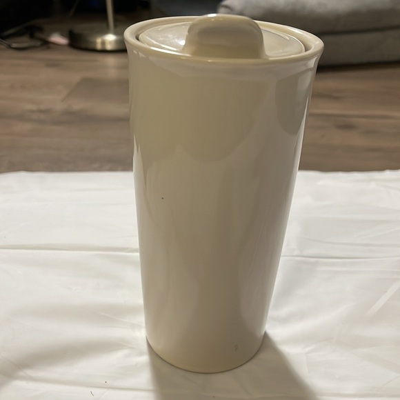 Rae Dunn ceramic coffee/ tea ceramic travel mug with “Mornin’” on front - Picture 3 of 7